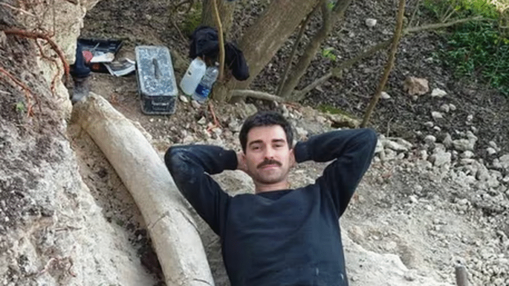 Hallan el colmillo más largo de un mastodonte de 500 mil años en San Pedro