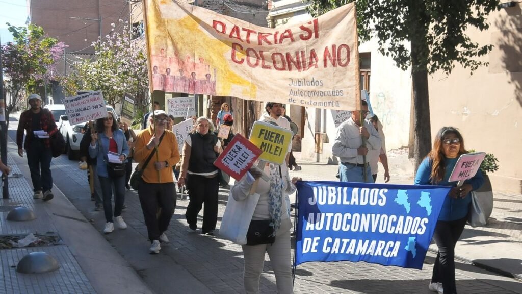 Jubilados volvieron a movilizarse en Catamarca contra el ajuste y por una mejora en sus haberes
