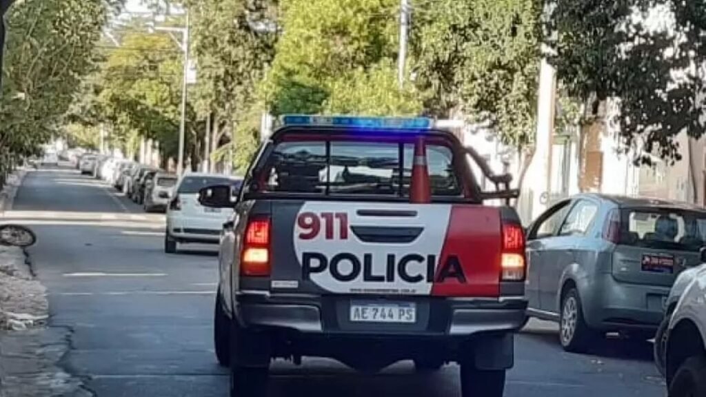 Un delincuente irrumpió en un consultorio y terminó escapando por los techos