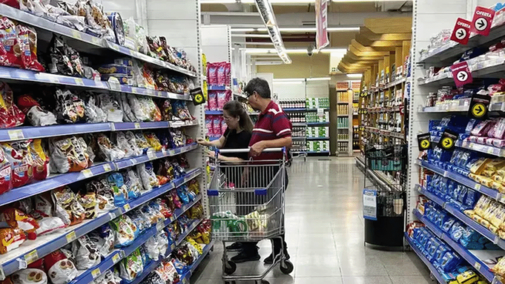 El consumo privado cayó 1,2% en agosto y acumula nueve meses en terreno negativo