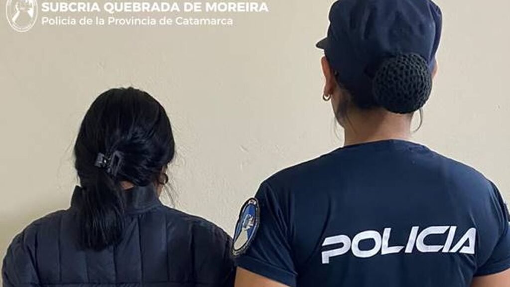 Joven fue sorprendida llevándose siete óleos para el cabello de una farmacia
