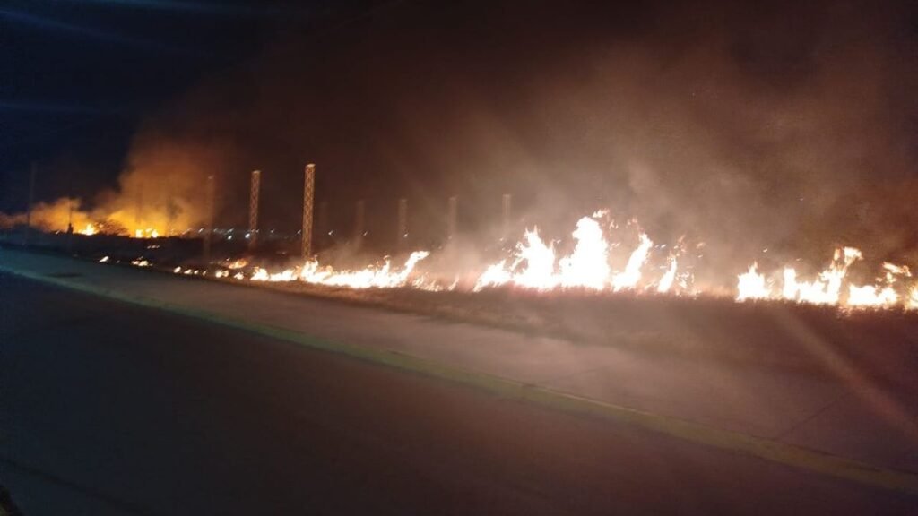 Incendio de pastizales en la zona del Alto Fariñango Incendio de pastizales en la zona del Alto Fariñango