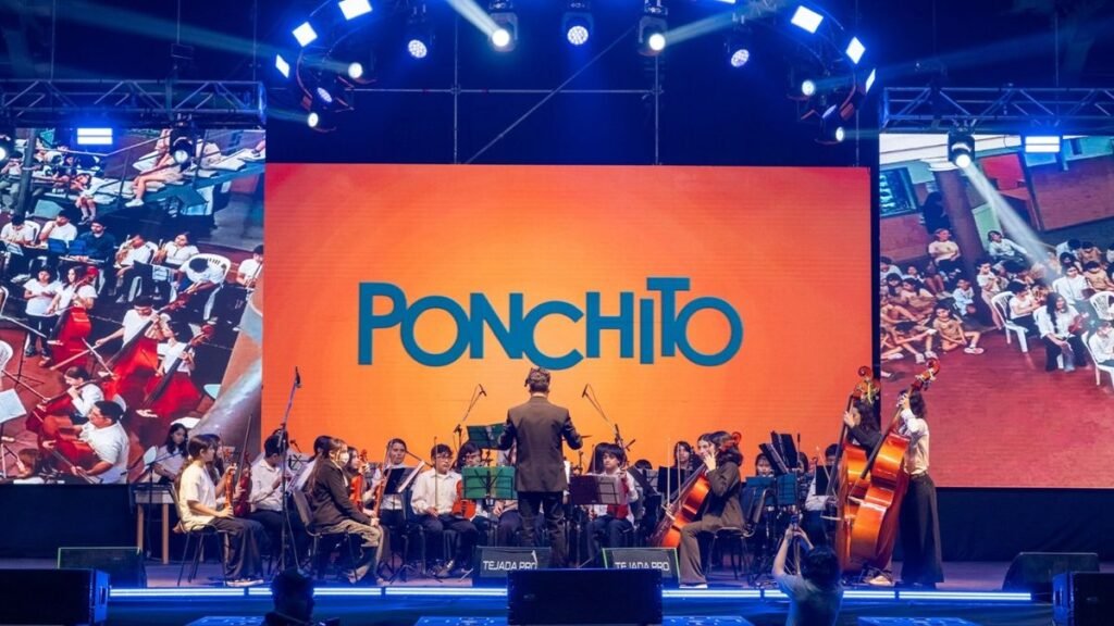 El Ponchito arrancó con música, danza y la emoción de los más chicos El Ponchito arrancó con música, danza y la emoción de los más chicos
