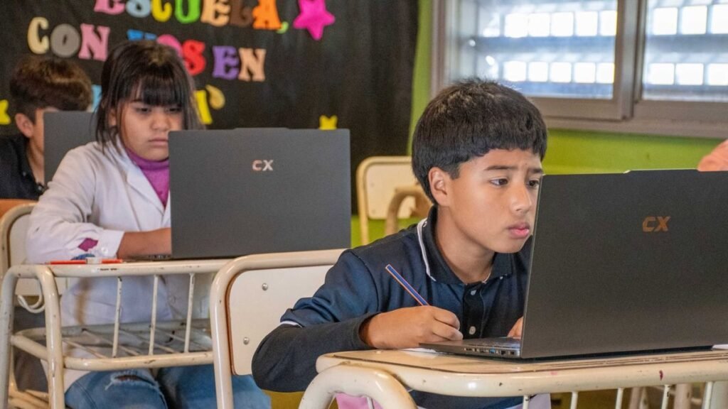 META vuelve a medir los aprendizajes y buscará avances en materias claves