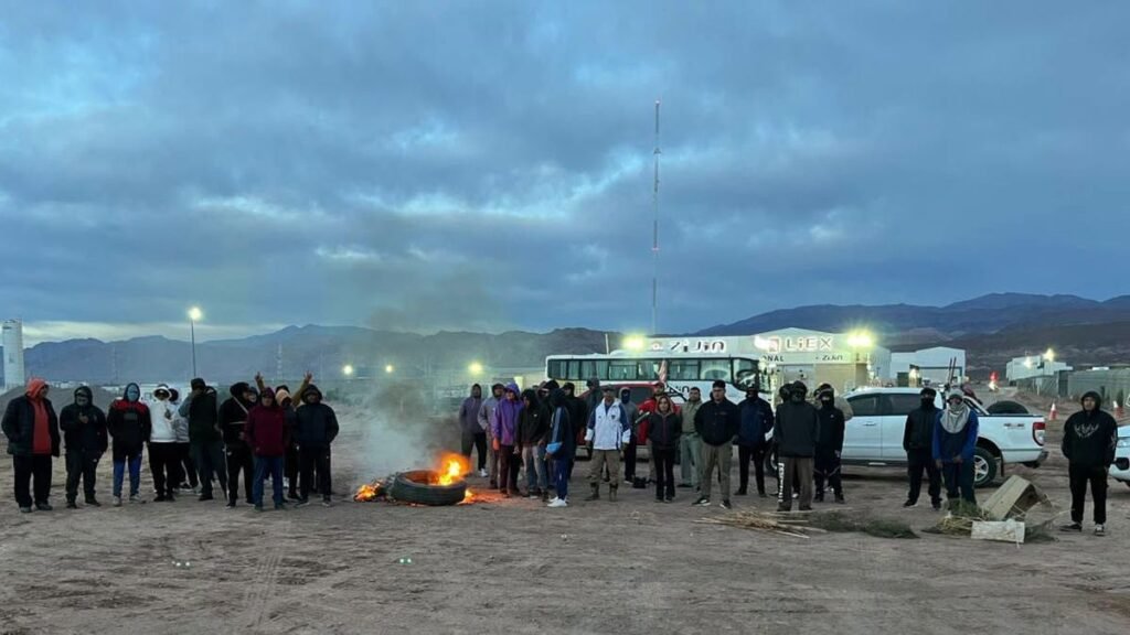 Proveedores mineros cortaron el ingreso a Zijin-Liex y pidieron contratos