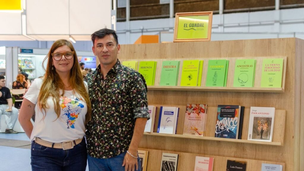 Autores y editoriales locales muestran sus producciones Autores y editoriales locales muestran sus producciones
