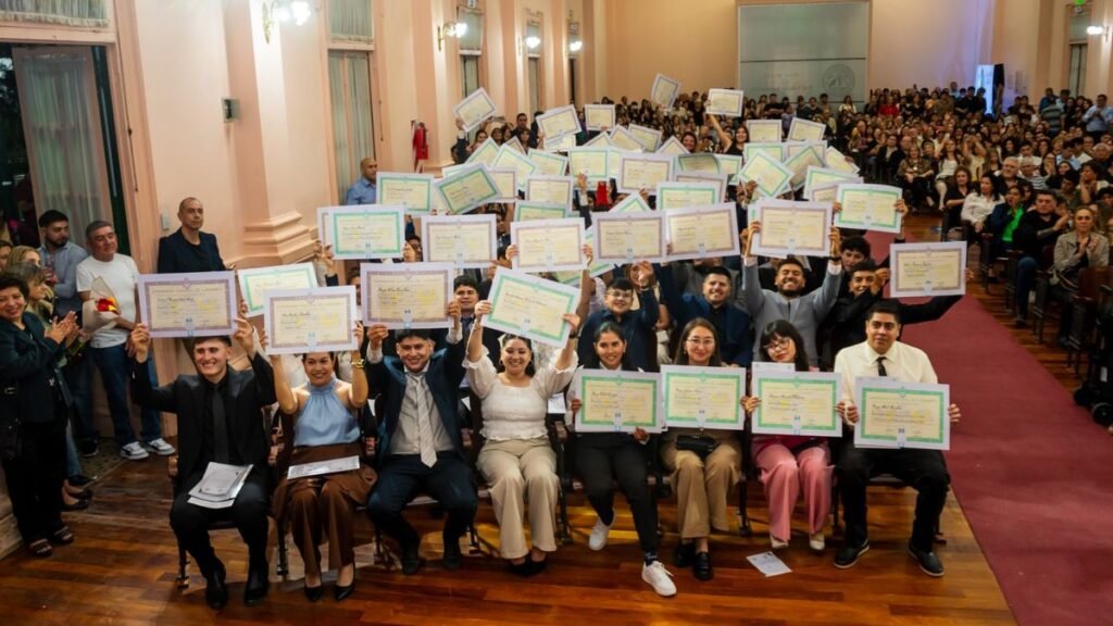 La Facultad de Tecnología y Ciencias Aplicadas entregó títulos a 74 nuevos profesionales