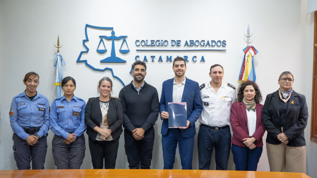 El Colegio de Abogados firmó un convenio de cooperación con el IES Policial