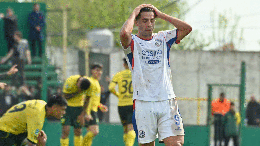 Defensa y Justicia goleó 3-0 a San Lorenzo, que por ahora está afuera de los playoffs