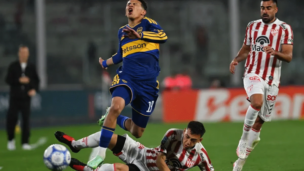 Boca e Instituo empataron 2-2 en un partidazo y se encendieron las alarmas por la lesión de Paredes