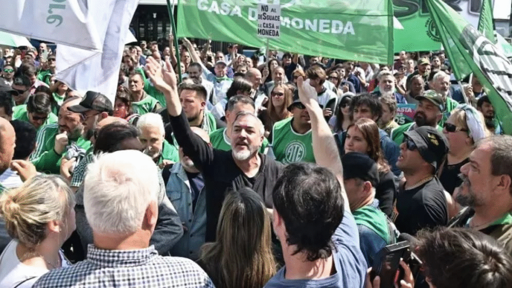 ATE lanzó un paro nacional de 24 horas para protestar en todo el país este jueves ATE lanzó un paro nacional de 24 horas para protestar en todo el país este jueves