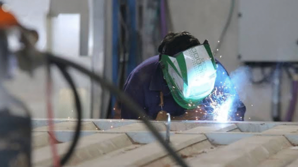 El empleo formal perdió más de 370.000 puestos y acumula 14 meses de caída El empleo formal perdió más de 370.000 puestos y acumula 14 meses de caída