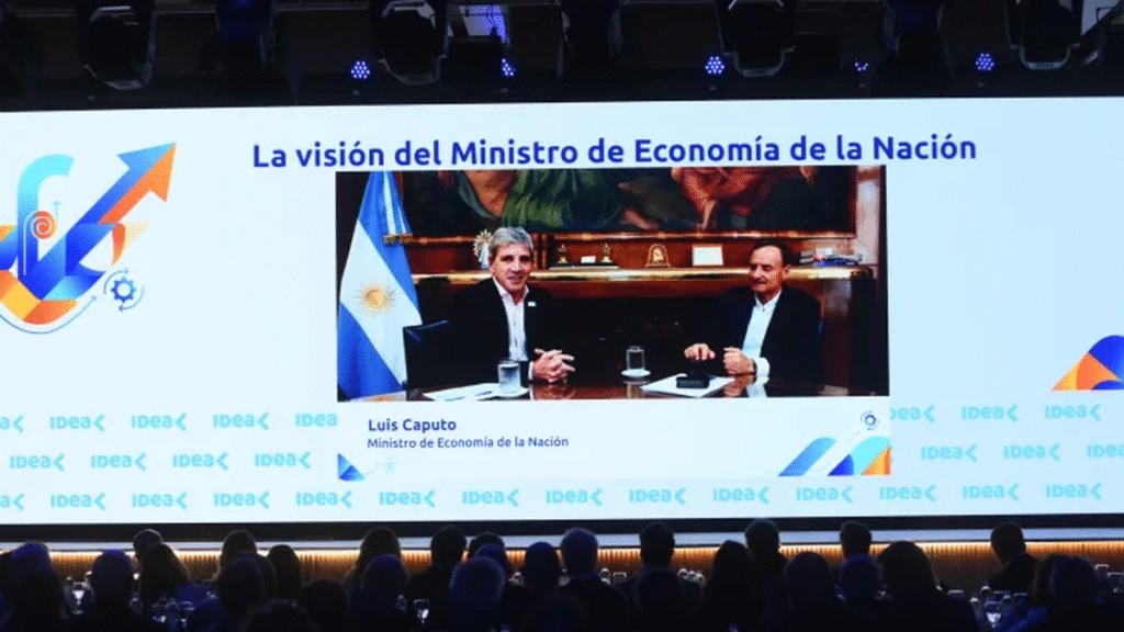 Caputo pidió confianza a los empresarios y atribuyó la suba del riesgo país al “temor a volver al infierno”