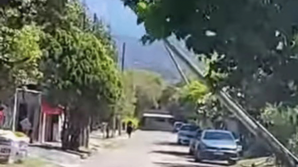Reportan caídas de postes y fallas eléctricas por intensas ráfagas en Fray Mamerto Esquiú y Valle Viejo